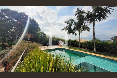 Casa de condomínio à venda com 300m², 4 quartos e 4 vagas Casa de condomínio à venda com 300m², 4 quartos e 4 vagasPiscina