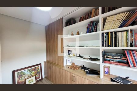 Casa de condomínio à venda com 300m², 4 quartos e 4 vagas Casa de condomínio à venda com 300m², 4 quartos e 4 vagasQuarto 4