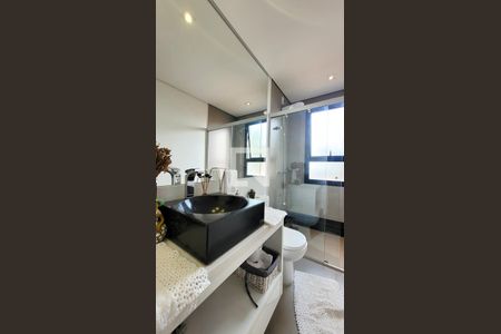 Casa de condomínio à venda com 300m², 4 quartos e 4 vagas Casa de condomínio à venda com 300m², 4 quartos e 4 vagasBanheiro Social 3