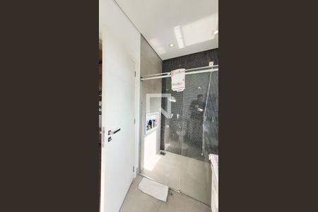 Casa de condomínio à venda com 300m², 4 quartos e 4 vagas Casa de condomínio à venda com 300m², 4 quartos e 4 vagasBanheiro da Suite 1