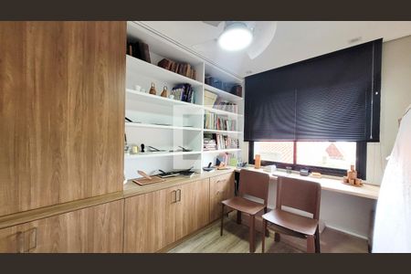 Casa de condomínio à venda com 300m², 4 quartos e 4 vagas Casa de condomínio à venda com 300m², 4 quartos e 4 vagasQuarto 4