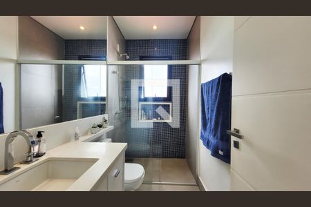 Casa de condomínio à venda com 300m², 4 quartos e 4 vagas Casa de condomínio à venda com 300m², 4 quartos e 4 vagasBanheiro da Suíte 1