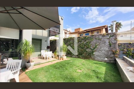 Casa de condomínio à venda com 300m², 4 quartos e 4 vagas Casa de condomínio à venda com 300m², 4 quartos e 4 vagasJardim