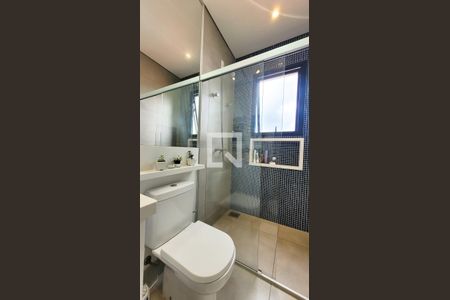 Casa de condomínio à venda com 300m², 4 quartos e 4 vagas Casa de condomínio à venda com 300m², 4 quartos e 4 vagasBanheiro Social 1