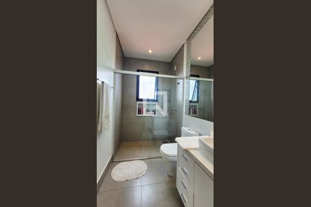 Casa de condomínio à venda com 300m², 4 quartos e 4 vagas Casa de condomínio à venda com 300m², 4 quartos e 4 vagasBanheiro Social 2