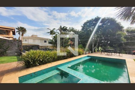 Casa de condomínio à venda com 300m², 4 quartos e 4 vagas Casa de condomínio à venda com 300m², 4 quartos e 4 vagasPiscina