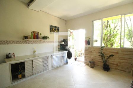 Casa à venda com 253m², 4 quartos e 1 vagaÁrea de serviço