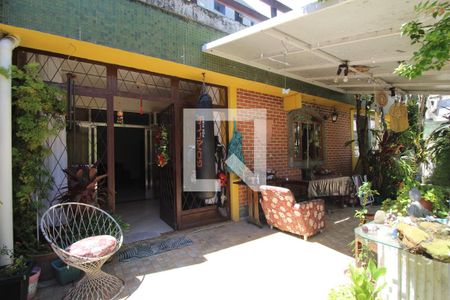 Casa à venda com 253m², 4 quartos e 1 vagaFrente da casa