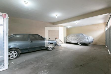 Casa à venda com 250m², 2 quartos e 4 vagas Casa à venda com 250m², 2 quartos e 4 vagasGaragem