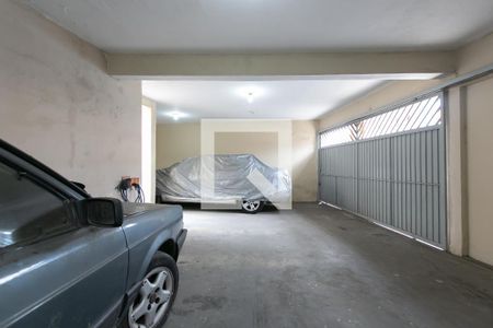 Casa à venda com 250m², 2 quartos e 4 vagas Casa à venda com 250m², 2 quartos e 4 vagasGaragem