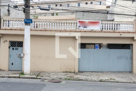 Casa à venda com 250m², 2 quartos e 4 vagas Casa à venda com 250m², 2 quartos e 4 vagasFachada