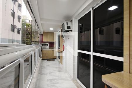 Apartamento à venda com 97m², 3 quartos e 1 vaga Apartamento à venda com 97m², 3 quartos e 1 vagaVaranda