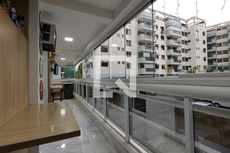 Apartamento à venda com 97m², 3 quartos e 1 vaga Apartamento à venda com 97m², 3 quartos e 1 vagaVaranda