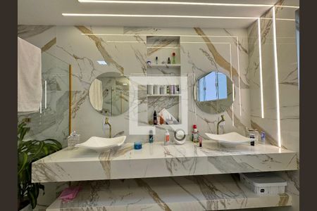 Casa de condomínio à venda com 500m², 4 quartos e 3 vagasSuíte 4 (Master) - Banheiro