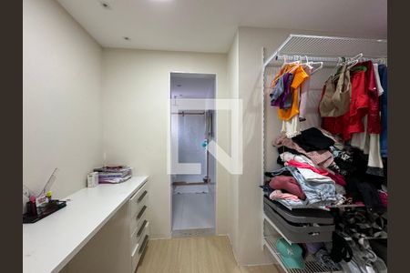 Casa de condomínio à venda com 500m², 4 quartos e 3 vagasSuíte 2 - Closet