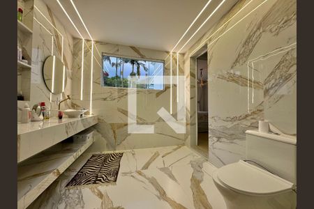 Casa de condomínio à venda com 500m², 4 quartos e 3 vagasSuíte 4 (Master) - Banheiro