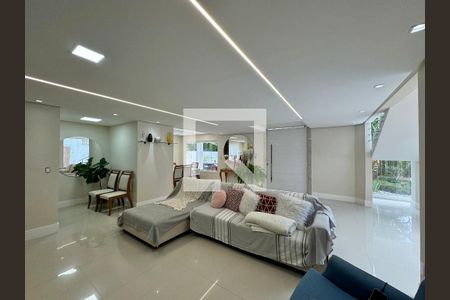 Casa de condomínio à venda com 500m², 4 quartos e 3 vagasSala