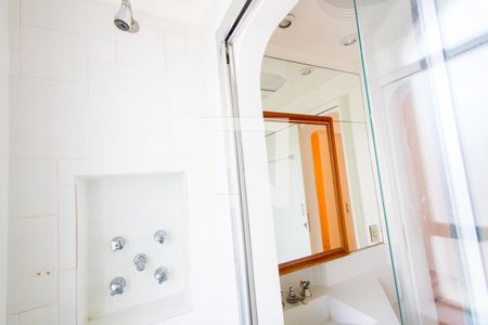 Apartamento à venda com 137m², 4 quartos e 2 vagas Apartamento à venda com 137m², 4 quartos e 2 vagasBanheiro social