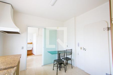 Apartamento à venda com 137m², 4 quartos e 2 vagas Apartamento à venda com 137m², 4 quartos e 2 vagasCozinha