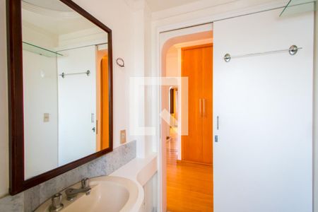 Apartamento à venda com 137m², 4 quartos e 2 vagas Apartamento à venda com 137m², 4 quartos e 2 vagasBanheiro do quarto 1