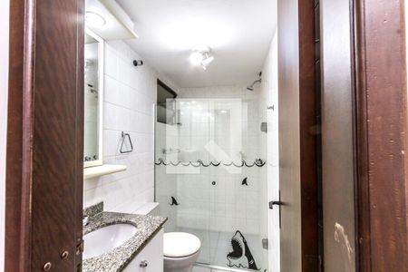 Banheiro de apartamento para alugar com 2 quartos, 74m² em Bacacheri, Curitiba