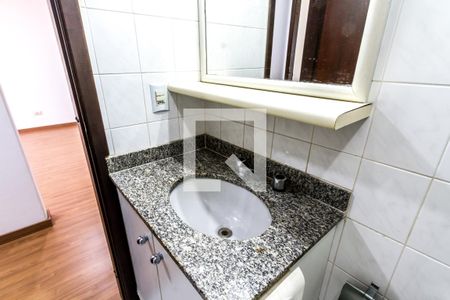 Banheiro de apartamento para alugar com 2 quartos, 74m² em Bacacheri, Curitiba