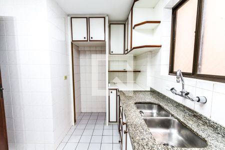Cozinha de apartamento para alugar com 2 quartos, 74m² em Bacacheri, Curitiba