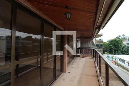 Apartamento à venda com 135m², 3 quartos e 2 vagasVaranda