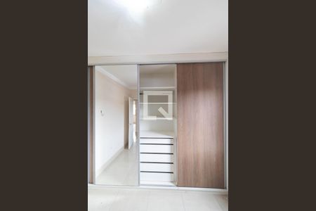 Apartamento para alugar com 58m², 2 quartos e 1 vaga Apartamento para alugar com 58m², 2 quartos e 1 vagaQuarto 02 - Armário
