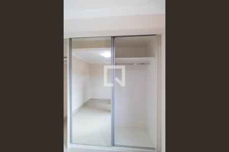 Apartamento para alugar com 58m², 2 quartos e 1 vaga Apartamento para alugar com 58m², 2 quartos e 1 vagaQuarto 01 - Armário