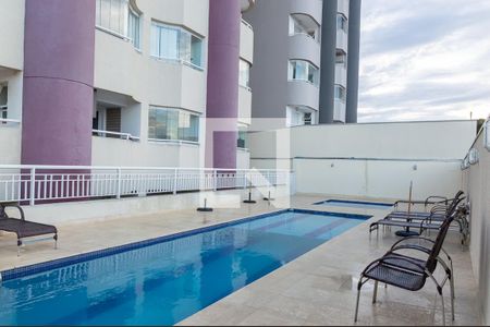 Apartamento à venda com 65m², 2 quartos e 2 vagas Apartamento à venda com 65m², 2 quartos e 2 vagasÁrea comum - Piscina