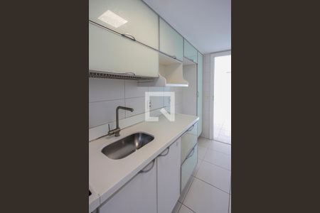 Apartamento para alugar com 100m², 2 quartos e 2 vagas Apartamento para alugar com 100m², 2 quartos e 2 vagasCozinha