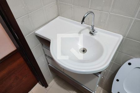Casa à venda com 164m², 3 quartos e 2 vagas Casa à venda com 164m², 3 quartos e 2 vagasBanheiro Social