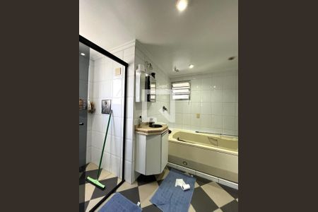 Apartamento à venda com 73m², 2 quartos e 1 vaga Apartamento à venda com 73m², 2 quartos e 1 vagaBanheiro