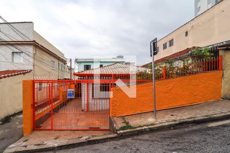 Casa para alugar com 101m², 2 quartos e 2 vagasFachada