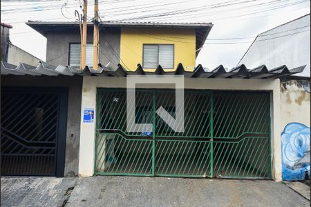 Casa à venda com 230m², 3 quartos e 2 vagas Casa à venda com 230m², 3 quartos e 2 vagasFachada