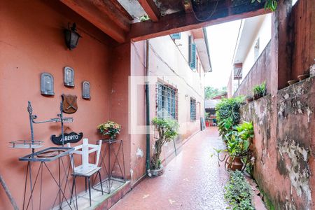 Corredor Lateral de casa à venda com 3 quartos, 215m² em Vila Cordeiro, São Paulo