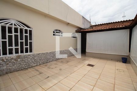 Casa para alugar com 222m², 3 quartos e 6 vagasQuintal