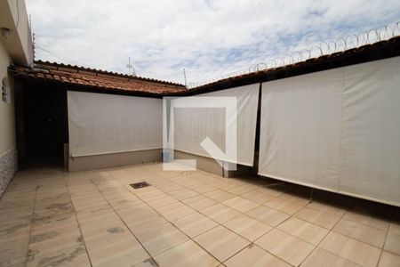 Casa para alugar com 222m², 3 quartos e 6 vagasQuintal