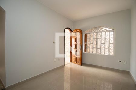 Sala 2 de casa para alugar com 3 quartos, 222m² em Qsd 49, Brasília