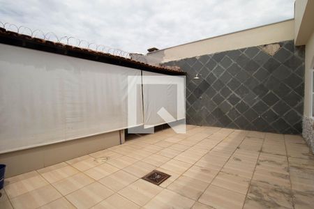 Casa para alugar com 222m², 3 quartos e 6 vagasQuintal