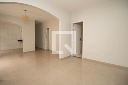 Sala 2 de casa para alugar com 3 quartos, 222m² em Qsd 49, Brasília
