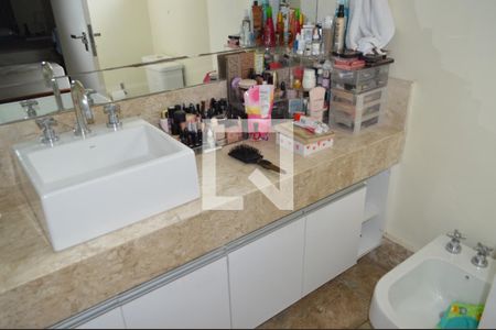 Casa à venda com 140m², 3 quartos e 3 vagasBanheiro da Suíte