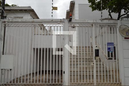 Casa à venda com 140m², 3 quartos e 3 vagasFachada + Plaquinha