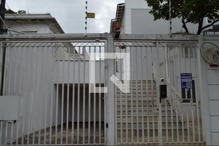 Casa à venda com 140m², 3 quartos e 3 vagasFachada + Plaquinha