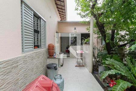 Casa à venda com 220m², 3 quartos e 6 vagasQuintal