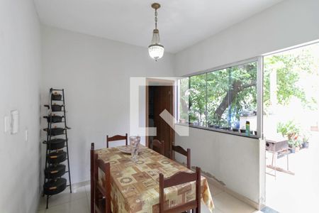 Casa à venda com 220m², 3 quartos e 6 vagasCopa