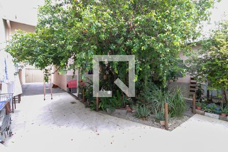 Casa à venda com 220m², 3 quartos e 6 vagasQuintal