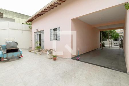 Casa à venda com 220m², 3 quartos e 6 vagasFachada