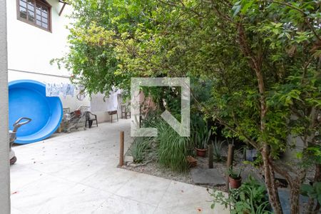 Casa à venda com 220m², 3 quartos e 6 vagasQuintal